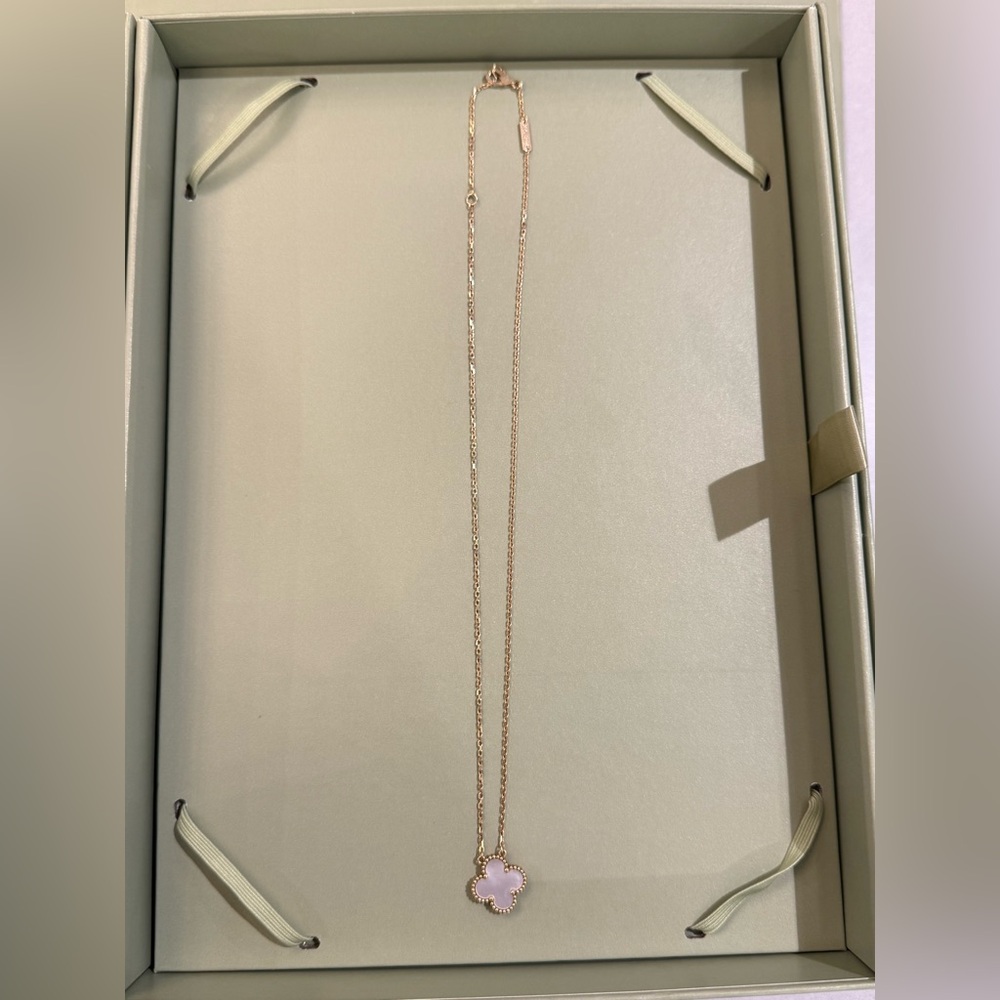 Van Cleef and Arpels Vintage Alhambra Mother of Pearl necklace
